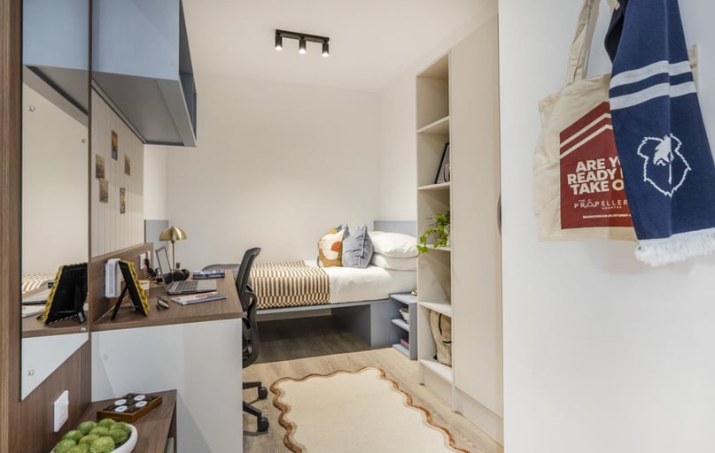 Fairlawn Avenue, Filton, Bristol - Image 1